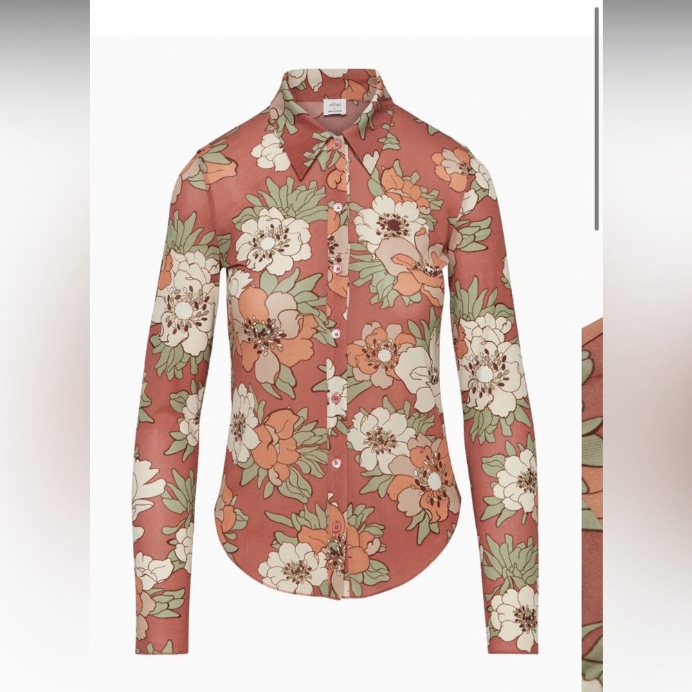 Wilfred
Pose Hip Longsleeve